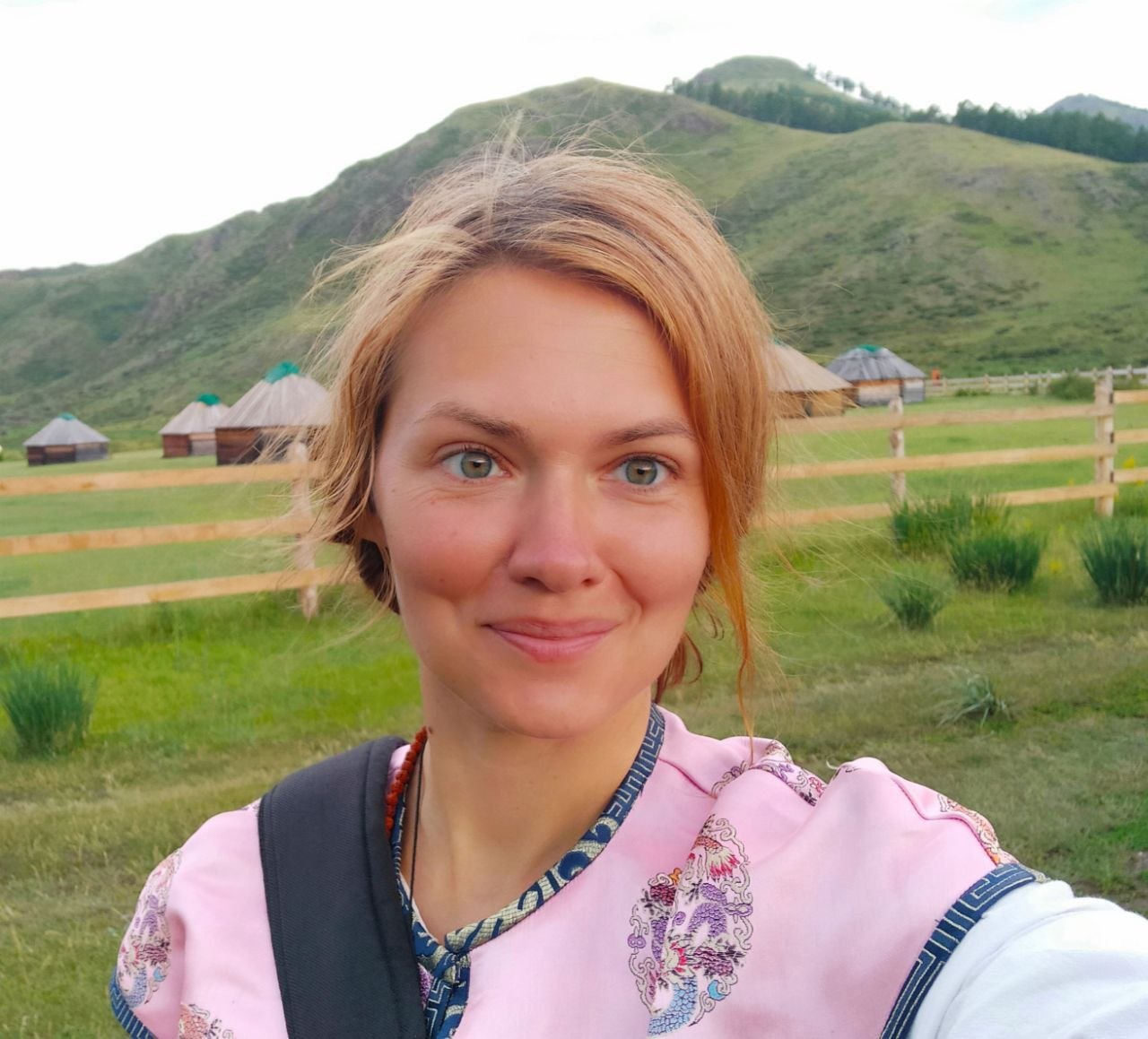 Участница шаманского ретрита в горах Хакасии