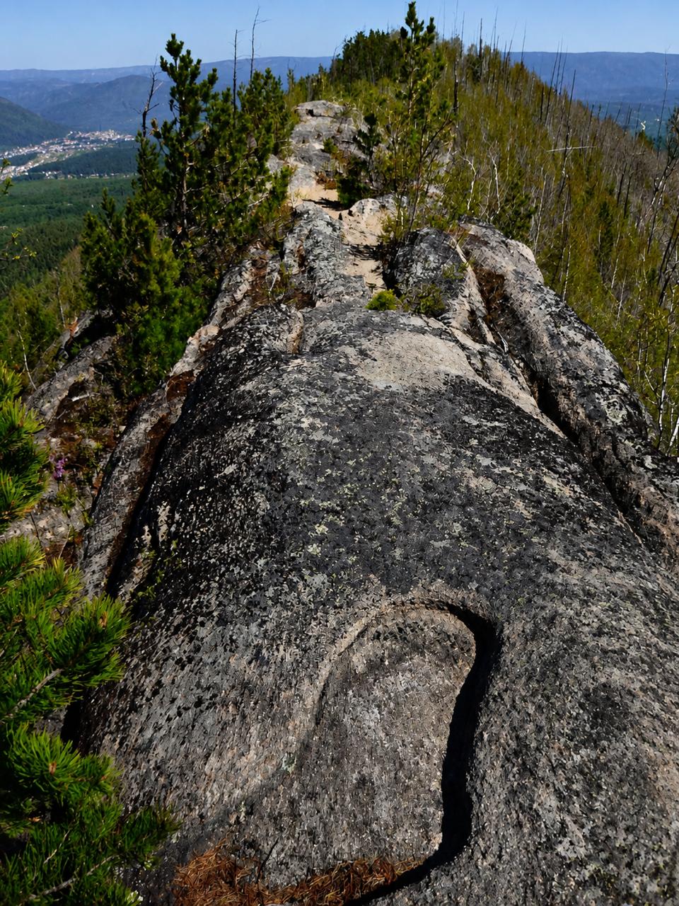 Гора Салоп в Северном Алтае около села Турочак